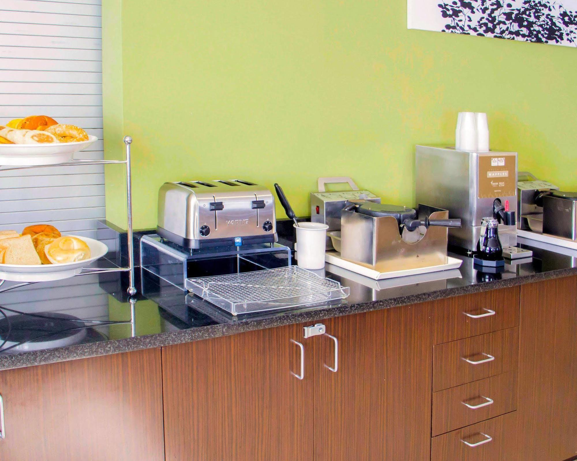 Sleep Inn & Suites Harrisonburg Near University Экстерьер фото