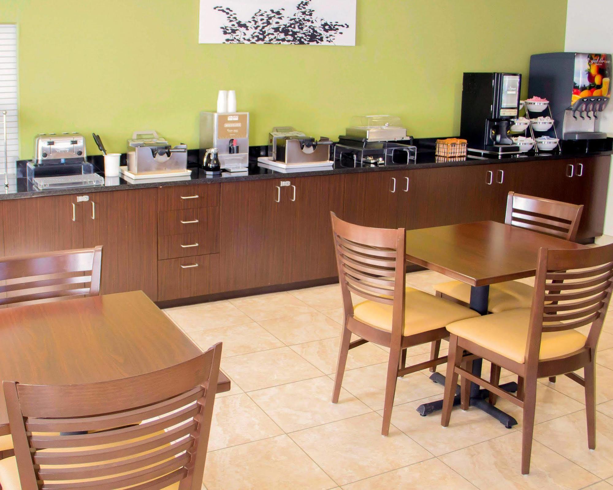 Sleep Inn & Suites Harrisonburg Near University Экстерьер фото